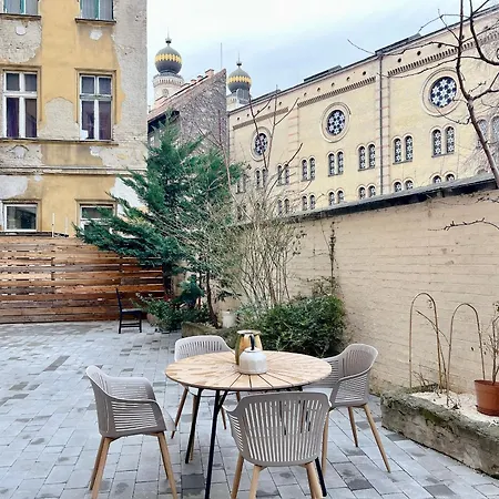 Spacious 5Br Retreat For 16 By Dohany Synagogue & Fashion St Budapest Exterior photo